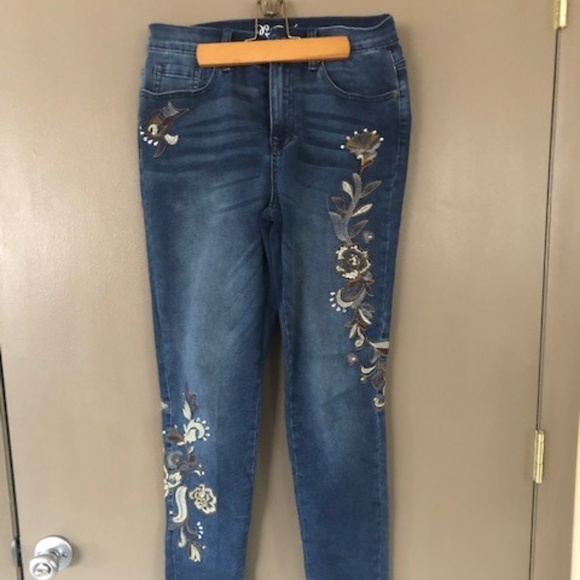 Floral Embroidered DG2 Jeans - Picture 1 of 3